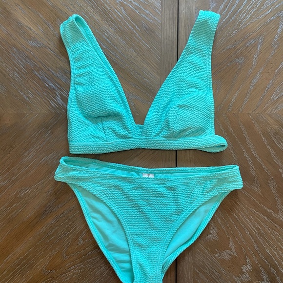 Bikini - Picture 2 of 5